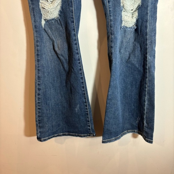 JUDY BLUE Sz 18 Distressed Mid Wash Flare Bottoms High Rise Jeans - Picture 7 of 14